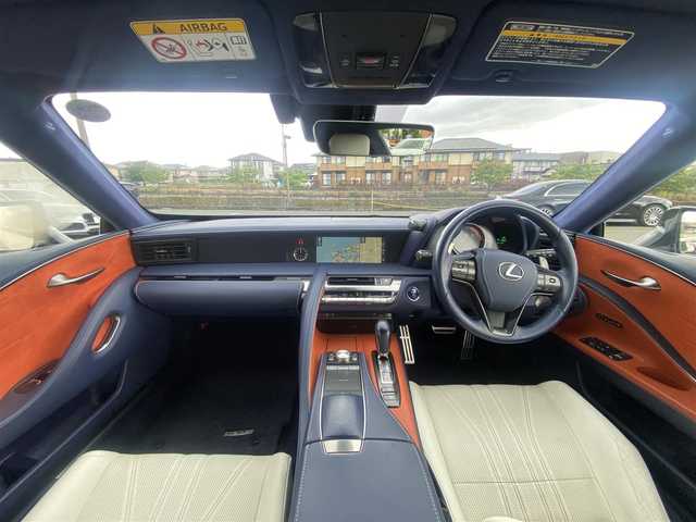 レクサス ＬＣ 500h Lパッケージ 福岡県 2017(平29)年 9.7万km パール ・サンルーフ/・レーダークルーズコントロール/・純正ＨＤＤナビ／ＵＳＢ／Ｂｌｕｅｔｏｏｔｈ／ＣＤ／ＤＶＤ/・全方位カメラ/・白革シート／シートヒーター/・フルセグ/・ＥＴＣ/・純正２１ＡＷ/・プッシュスタート/・パーキングアシスト/・スマートキー/・スペアキー/・パワーシート/・レーンキープアシスト/・オートライト/・LEDライト/・保証書/・取扱説明書
