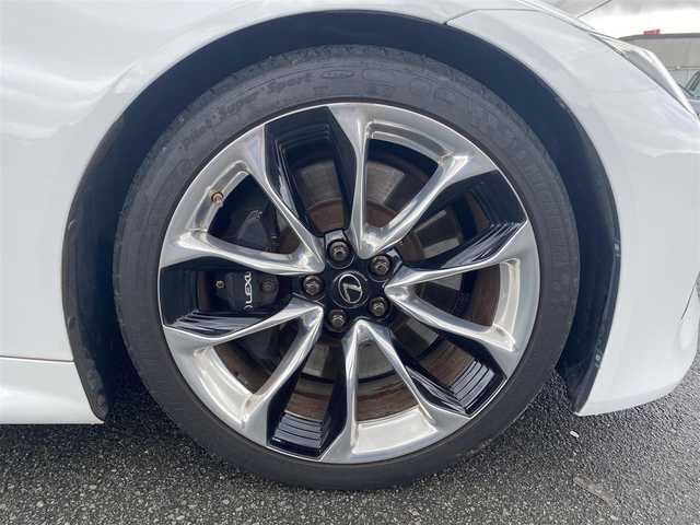レクサス ＬＣ 500h Lパッケージ 福岡県 2017(平29)年 9.7万km パール ・サンルーフ/・レーダークルーズコントロール/・純正ＨＤＤナビ／ＵＳＢ／Ｂｌｕｅｔｏｏｔｈ／ＣＤ／ＤＶＤ/・全方位カメラ/・白革シート／シートヒーター/・フルセグ/・ＥＴＣ/・純正２１ＡＷ/・プッシュスタート/・パーキングアシスト/・スマートキー/・スペアキー/・パワーシート/・レーンキープアシスト/・オートライト/・LEDライト/・保証書/・取扱説明書