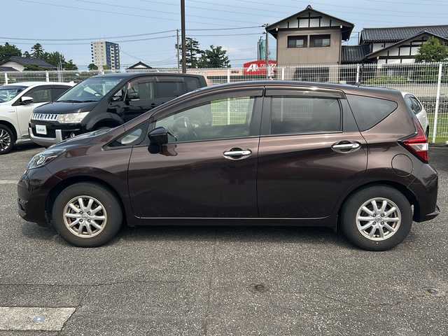 日産 ノート X Vセレクション 富山県 2020(令2)年 1.7万km サファイアブラック ワンオーナー/スマートキー（２本）/衝突安全ブレーキ/9インチ社外ナビ（X9Z）/フルセグTV/DVD再生/Bluetooth/ETC/バックカメラ/純正14インチAW/純正フロア/横滑り防止装置/アイドリングストップ/電動格納ウィンカーミラー/車線逸脱防止/保証書/取扱説明書/車載タイヤ（スタッドレス185/70R14）