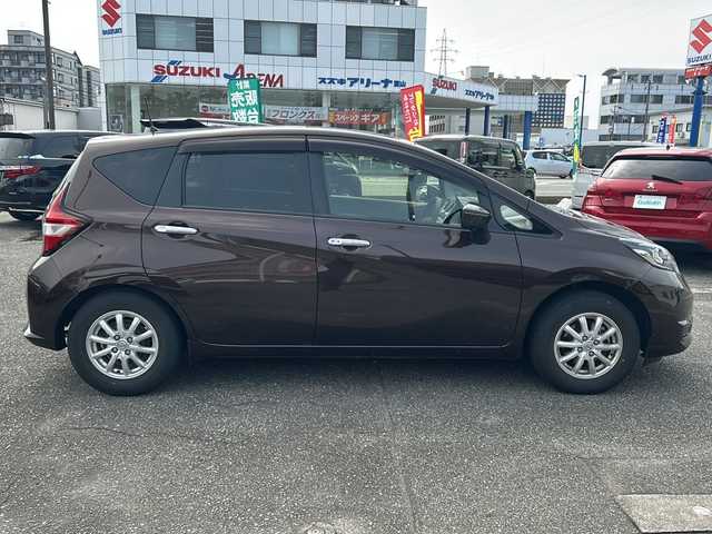 日産 ノート X Vセレクション 富山県 2020(令2)年 1.7万km サファイアブラック ワンオーナー/スマートキー（２本）/衝突安全ブレーキ/9インチ社外ナビ（X9Z）/フルセグTV/DVD再生/Bluetooth/ETC/バックカメラ/純正14インチAW/純正フロア/横滑り防止装置/アイドリングストップ/電動格納ウィンカーミラー/車線逸脱防止/保証書/取扱説明書/車載タイヤ（スタッドレス185/70R14）
