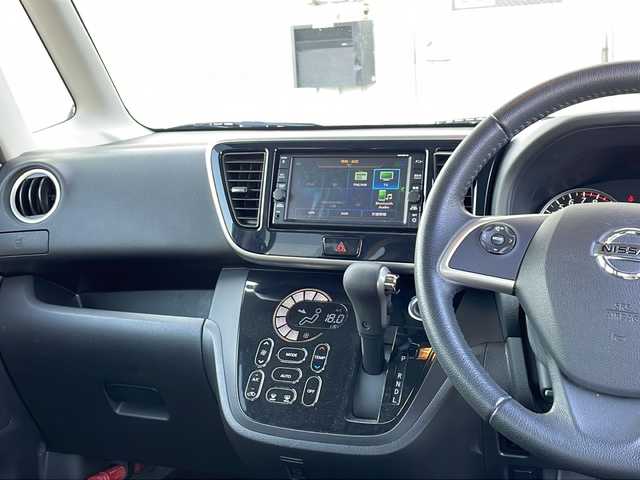 日産 デイズ ルークス ハイウェイスター Xターボ 道北・旭川 2018(平30)年 1.9万km スターリングシルバーメタリック 4WDターボ/純正ナビ/CD/BT/TV/アラウンドビューモニター/片側パワースライドドア/禁煙車/衝突軽減ブレーキ/横滑り防止/レーンキープアシスト/オートライト/オートマチックハイビーム/スペアキー/LEDヘッドライト/シートヒーター/本革巻きステアリング/ステアリングリモコン/取説/保証書/フォグランプ/ウィンカーミラー/ドアバイザー/純正フロアマット