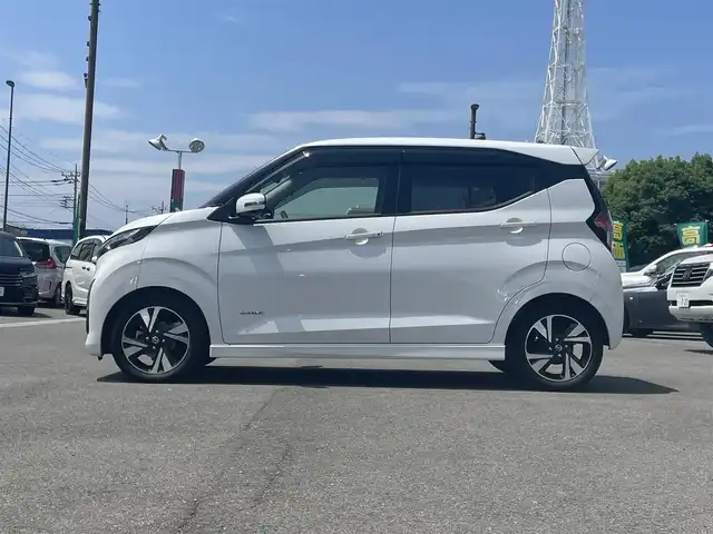 日産 デイズ ハイウェイスターG ターボ 群馬県 2021(令3)年 7万km ホワイトパール 安全装備/・衝突軽減ブレーキ/・アラウンドビューモニター/・コーナーセンサー/・オートライト/・オートマチックハイビーム/・横滑り防止/・SOSコール/純正９インチナビ/・AM/FM/CD/DVD/・Bluetooth/NSV/・SD/フルセグTV/LEDヘッドライト/LEDフォグランプ/ドライブレコーダー前後/ETC/純正ドアバイザー/純正フロアマット/スマートキー/プッシュスタート