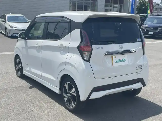 日産 デイズ ハイウェイスターG ターボ 群馬県 2021(令3)年 7万km ホワイトパール 安全装備/・衝突軽減ブレーキ/・アラウンドビューモニター/・コーナーセンサー/・オートライト/・オートマチックハイビーム/・横滑り防止/・SOSコール/純正９インチナビ/・AM/FM/CD/DVD/・Bluetooth/NSV/・SD/フルセグTV/LEDヘッドライト/LEDフォグランプ/ドライブレコーダー前後/ETC/純正ドアバイザー/純正フロアマット/スマートキー/プッシュスタート