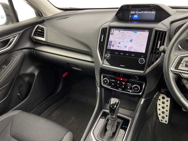 スバル フォレスター ハイブリッド アドバンス 新潟県 2021(令3)年 4.4万km クリスタルホワイトP 4WD/純正メモリナビ/　フルセグTV/Bluetooth/CD/DVD/USB/レーダークルーズコントロール/衝突被害軽減ブレーキ/レーンキープアシスト/後方コーナーセンサー/前席パワーシート/ハーフレザーシート/全席シートヒーター/パワーバックドア/ドライブレコーダー/バックモニター/ETC/LEDヘッドライト/横滑り防止装置/オートライト/D席メモリーシート/ステアリングヒーター/パドルシフト/デジタルインナーミラー/BSM(ブラインドスポットモニター)/ステアリングスイッチ/レザーステアリング/禁煙車