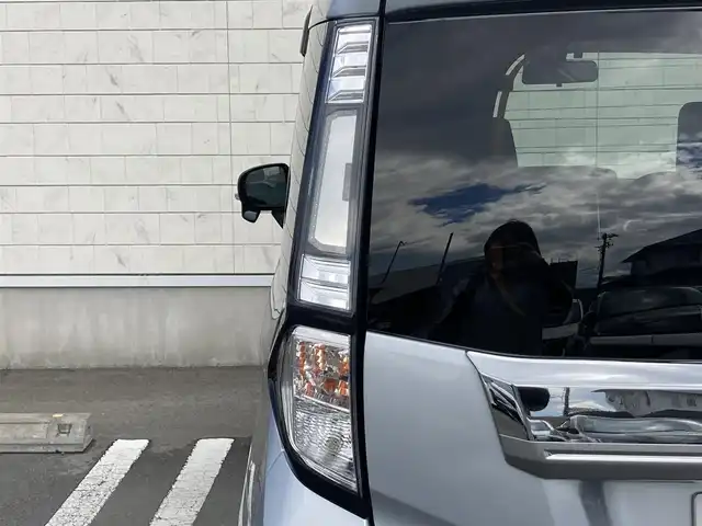 トヨタ タンク カスタムG S 静岡県 2017(平29)年 6.8万km ブライトシルバーM スマートアシストII/社外SDナビ（CN-RA04WD）/　AM FM CD DVD SD MEMORYMUSIC /フルセグTV/ETC/前後ドライブレコーダー/両側パワースライドドア/クルーズコントロール/リアコーナーセンサー/アイドリングストップ/LEDヘッドライト/リアロールサンシェード/ステアリングスイッチ/純正14インチアルミホイール/スマートキー×2本/ドアバイザー/ISOFIX/ワンオーナー/バックモニター
