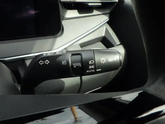 日産 ノート X 千葉県 2020(令2)年 4.9万km ブリリアントシルバー エマージェンシーブレーキ/プロパイロット/インテリジェントクルーズコントロール/インテリジェントルームミラー/ワイヤレス充電/9インチ純正コネクトナビ/地デジTV/【Bluetooth接続】/アラウンドビューモニター/ドライブレコーダー（DH5-S）/ステアリングスイッチ/ETC（2.0）/LEDヘッドライト/フォグライト/ウインカーミラー/コーナーセンサー/サイド/カーテンエアバッグ/インテリジェントキー