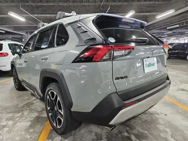 トヨタ ＲＡＶ４ アドベンチャー 香川県 2020(令2)年 7万km アッシュグレーメタリック/アーバンカーキ 〇ワンオーナー/〇４WD/〇純正9インチナビ/〇フルセグTV/〇バックカメラ/〇ビルトインETC2.0/〇ドライブレコーダー/〇全車速追従機能付クルーズコントロール/〇コーナーセンサー/〇セーフティセンス/〇ブラインドスポットモニター/〇3灯式LEDヘッドランプ/〇革巻きステアリングホイール/〇合皮スポーティシート/〇パワーシート/〇純正19インチアルミホイール/〇2トーンルーフ/〇エアロパーツ/〇スマートエントリー/スタートシステム/〇禁煙車