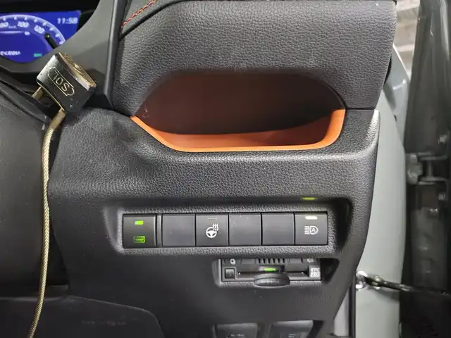 トヨタ ＲＡＶ４ アドベンチャー 香川県 2020(令2)年 7万km アッシュグレーメタリック/アーバンカーキ 〇ワンオーナー/〇４WD/〇純正9インチナビ/〇フルセグTV/〇バックカメラ/〇ビルトインETC2.0/〇ドライブレコーダー/〇全車速追従機能付クルーズコントロール/〇コーナーセンサー/〇セーフティセンス/〇ブラインドスポットモニター/〇3灯式LEDヘッドランプ/〇革巻きステアリングホイール/〇合皮スポーティシート/〇パワーシート/〇純正19インチアルミホイール/〇2トーンルーフ/〇エアロパーツ/〇スマートエントリー/スタートシステム/〇禁煙車