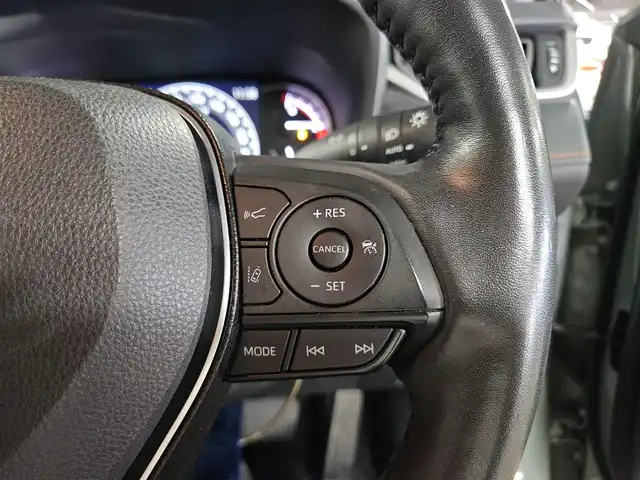 トヨタ ＲＡＶ４ アドベンチャー 香川県 2020(令2)年 7万km アッシュグレーメタリック/アーバンカーキ 〇ワンオーナー/〇４WD/〇純正9インチナビ/〇フルセグTV/〇バックカメラ/〇ビルトインETC2.0/〇ドライブレコーダー/〇全車速追従機能付クルーズコントロール/〇コーナーセンサー/〇セーフティセンス/〇ブラインドスポットモニター/〇3灯式LEDヘッドランプ/〇革巻きステアリングホイール/〇合皮スポーティシート/〇パワーシート/〇純正19インチアルミホイール/〇2トーンルーフ/〇エアロパーツ/〇スマートエントリー/スタートシステム/〇禁煙車
