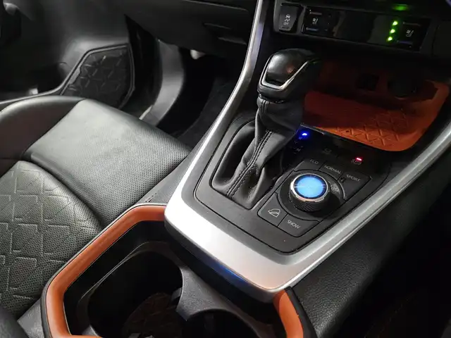 トヨタ ＲＡＶ４ アドベンチャー 香川県 2020(令2)年 7万km アッシュグレーメタリック/アーバンカーキ 〇ワンオーナー/〇４WD/〇純正9インチナビ/〇フルセグTV/〇バックカメラ/〇ビルトインETC2.0/〇ドライブレコーダー/〇全車速追従機能付クルーズコントロール/〇コーナーセンサー/〇セーフティセンス/〇ブラインドスポットモニター/〇3灯式LEDヘッドランプ/〇革巻きステアリングホイール/〇合皮スポーティシート/〇パワーシート/〇純正19インチアルミホイール/〇2トーンルーフ/〇エアロパーツ/〇スマートエントリー/スタートシステム/〇禁煙車