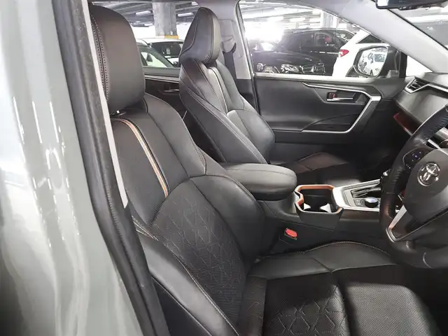 トヨタ ＲＡＶ４ アドベンチャー 香川県 2020(令2)年 7万km アッシュグレーメタリック/アーバンカーキ 〇ワンオーナー/〇４WD/〇純正9インチナビ/〇フルセグTV/〇バックカメラ/〇ビルトインETC2.0/〇ドライブレコーダー/〇全車速追従機能付クルーズコントロール/〇コーナーセンサー/〇セーフティセンス/〇ブラインドスポットモニター/〇3灯式LEDヘッドランプ/〇革巻きステアリングホイール/〇合皮スポーティシート/〇パワーシート/〇純正19インチアルミホイール/〇2トーンルーフ/〇エアロパーツ/〇スマートエントリー/スタートシステム/〇禁煙車