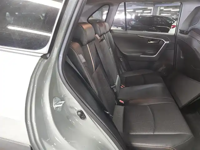 トヨタ ＲＡＶ４ アドベンチャー 香川県 2020(令2)年 7万km アッシュグレーメタリック/アーバンカーキ 〇ワンオーナー/〇４WD/〇純正9インチナビ/〇フルセグTV/〇バックカメラ/〇ビルトインETC2.0/〇ドライブレコーダー/〇全車速追従機能付クルーズコントロール/〇コーナーセンサー/〇セーフティセンス/〇ブラインドスポットモニター/〇3灯式LEDヘッドランプ/〇革巻きステアリングホイール/〇合皮スポーティシート/〇パワーシート/〇純正19インチアルミホイール/〇2トーンルーフ/〇エアロパーツ/〇スマートエントリー/スタートシステム/〇禁煙車
