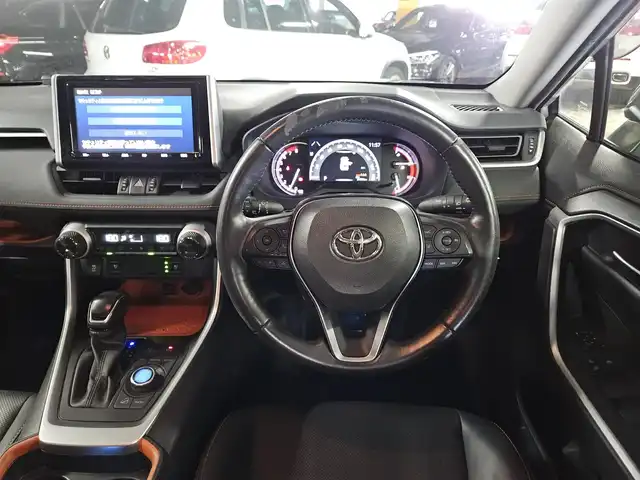 トヨタ ＲＡＶ４ アドベンチャー 香川県 2020(令2)年 7万km アッシュグレーメタリック/アーバンカーキ 4WD/ワンオーナー/純正9型ナビ/フルセグTV/バックカメラ/ビルトインETC2.0/純正ドライブレコーダー/レーダークルーズコントロール/クリアランスソナー/セーフティセンス/・衝突被害軽減ブレーキ/・車線逸脱防止支援システム/・オートマチックハイビーム/・標識認識システム/先行車発進告知機能/LEDヘッドランプ/革巻きステアリング/ステアリングヒーター/合皮スポーティシート/前席エアシート/ヒーター/運転席パワーシート/純正JAOSプロテクター(F/S/Rピラー)/純正19インチアルミホイール/スマートキー/プッシュエンジンスタート/禁煙車