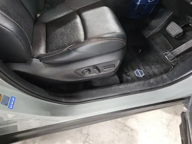 トヨタ ＲＡＶ４ アドベンチャー 香川県 2020(令2)年 7万km アッシュグレーメタリック/アーバンカーキ 4WD/ワンオーナー/純正9型ナビ/フルセグTV/バックカメラ/ビルトインETC2.0/純正ドライブレコーダー/レーダークルーズコントロール/クリアランスソナー/セーフティセンス/・衝突被害軽減ブレーキ/・車線逸脱防止支援システム/・オートマチックハイビーム/・標識認識システム/先行車発進告知機能/LEDヘッドランプ/革巻きステアリング/ステアリングヒーター/合皮スポーティシート/前席エアシート/ヒーター/運転席パワーシート/純正JAOSプロテクター(F/S/Rピラー)/純正19インチアルミホイール/スマートキー/プッシュエンジンスタート/禁煙車