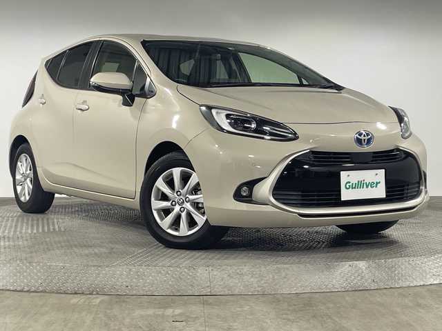 トヨタ アクア Z 神奈川県 2022(令4)年 1.4万km クリアベージュメタリック 純正10.5型ディスプレイオーディオ/AM FM USB　Bluetooth　Miracast/バックカメラ/セーフティセンス/プリクラッシュセーフティ/レーントレーシングアシスト/レーダークルーズコントロール/オートハイビーム/ロードサインアシスト/先行車発進告知/パーキングサポートブレーキ/リヤシートマインダー/後退時速度抑制/前後クリアランスソナー/革巻きステアリング/ステアリングスイッチ/AC100Vコンセント【後席】/4.2型インフォメーションディスプレイ/ナノイー/プッシュスタート/スマートキー/純正リアスポイラー/純正15インチアルミホイール/LEDヘッドライト/LEDフロントフォグランプ/オートライト/LED発光ライン付LEDリアコンビネーションランプ/スペアキー/取説