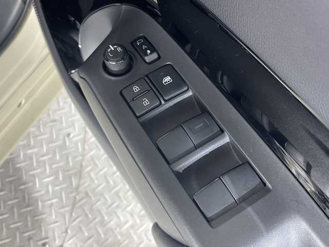 トヨタ アクア Z 神奈川県 2022(令4)年 1.4万km クリアベージュメタリック 純正10.5型ディスプレイオーディオ/AM FM USB　Bluetooth　Miracast/バックカメラ/セーフティセンス/プリクラッシュセーフティ/レーントレーシングアシスト/レーダークルーズコントロール/オートハイビーム/ロードサインアシスト/先行車発進告知/パーキングサポートブレーキ/リヤシートマインダー/後退時速度抑制/前後クリアランスソナー/革巻きステアリング/ステアリングスイッチ/AC100Vコンセント【後席】/4.2型インフォメーションディスプレイ/ナノイー/プッシュスタート/スマートキー/純正リアスポイラー/純正15インチアルミホイール/LEDヘッドライト/LEDフロントフォグランプ/オートライト/LED発光ライン付LEDリアコンビネーションランプ/スペアキー/取説