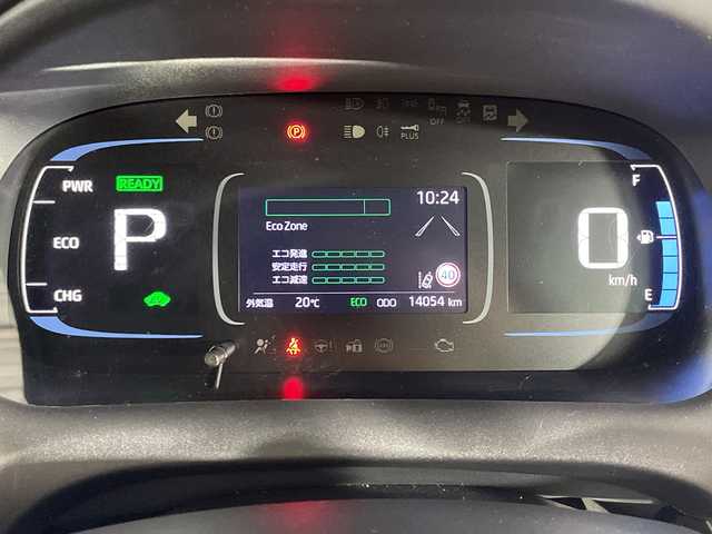 トヨタ アクア Z 神奈川県 2022(令4)年 1.4万km クリアベージュメタリック 純正10.5型ディスプレイオーディオ/AM FM USB　Bluetooth　Miracast/バックカメラ/セーフティセンス/プリクラッシュセーフティ/レーントレーシングアシスト/レーダークルーズコントロール/オートハイビーム/ロードサインアシスト/先行車発進告知/パーキングサポートブレーキ/リヤシートマインダー/後退時速度抑制/前後クリアランスソナー/革巻きステアリング/ステアリングスイッチ/AC100Vコンセント【後席】/4.2型インフォメーションディスプレイ/ナノイー/プッシュスタート/スマートキー/純正リアスポイラー/純正15インチアルミホイール/LEDヘッドライト/LEDフロントフォグランプ/オートライト/LED発光ライン付LEDリアコンビネーションランプ/スペアキー/取説