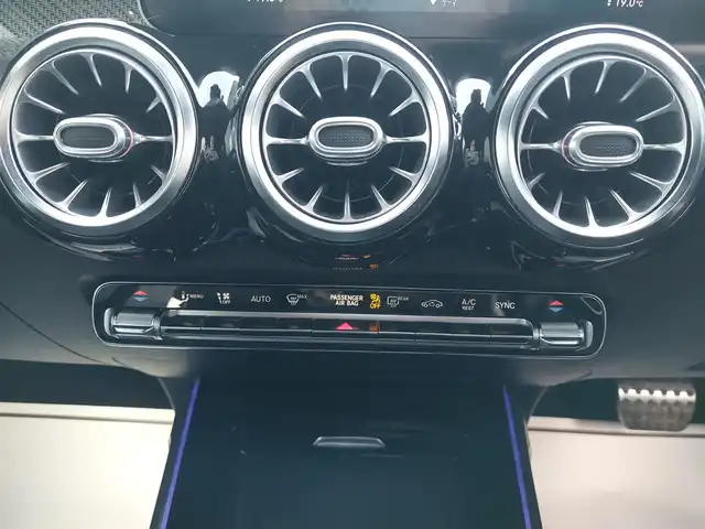 メルセデス・ベンツ ＧＬＢ２００ｄ AMGライン 滋賀県 2020(令2)年 3.6万km マウンテングレー ＡＭＧライン/ハーフレザー/・メモリ付きパワーシート/・シートヒーター/レーダーセーフティＰＫＧ/ＡＣＣ/ＢＳＭ/３６０°カメラ/アンビエントライト/純正ナビ（ＢＴ／ＤＴＶ／）/パワーバックドア/純正19インチAW/ドライブレコーダー/ETC2.0