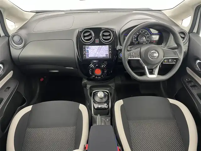 日産 ノート e－パワー X 埼玉県 2018(平30)年 5.5万km ホワイト 純正メモリナビ/【フルセグTV/SD/FM/AM/Bluetooth// CD/WALKMAN/USB/iPod】/バックカメラ/エマージェンシーブレーキ/レーンキープアシスト/コーナーセンサー/前後ドライブレコーダー/ETC/横滑り防止装置/ステアリングスイッチ/スペアキー×1/スマートキー
