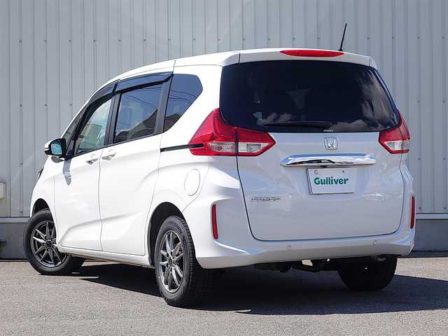 ホンダ フリード G ホンダセンシング 山形県 2021(令3)年 2.4万km プラチナホワイトパール 4WD/ホンダセンシング/純正メモリナビ/　　【CD DVD BT フルセグ USB】/バックカメラ/両側パワースライドドア/ETC/レーダークルーズコントロール/LEDオートヘッドライト/シートヒーター/レザー調シートカバー/アイドリングストップ/ステアリングスイッチ/電動格納ウィンカーミラー/ミラーヒーター/スマートキー