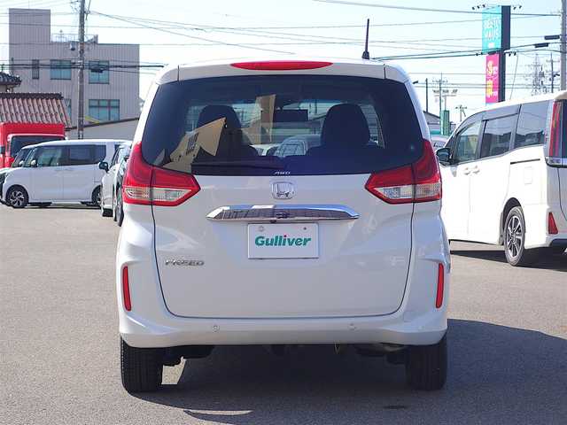 ホンダ フリード G ホンダセンシング 山形県 2021(令3)年 2.4万km プラチナホワイトパール 4WD/ホンダセンシング/純正メモリナビ/　　【CD DVD BT フルセグ USB】/バックカメラ/両側パワースライドドア/ETC/レーダークルーズコントロール/LEDオートヘッドライト/シートヒーター/レザー調シートカバー/アイドリングストップ/ステアリングスイッチ/電動格納ウィンカーミラー/ミラーヒーター/スマートキー