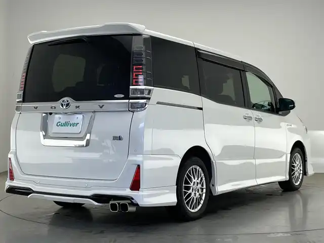 トヨタ ヴォクシー ハイブリッド ZS 煌Ⅱ 愛知県 2020(令2)年 6万km ホワイトパールクリスタルシャイン 純正１０型ナビ　フルセグＴＶ　シートヒーター　バックカメラ　ハーフレザーシート　両側パワスラ　セーフティセンス　衝突軽減装置　クルコン　車線逸脱　ＬＥＤオートライト　コーナーセンサー　フォグ　禁煙車
