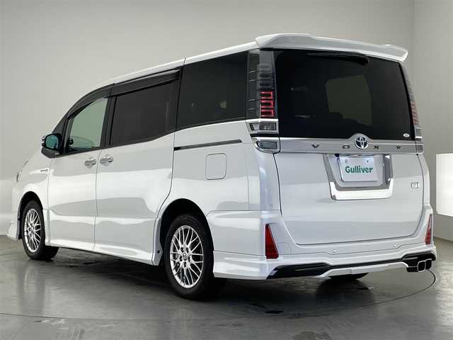 トヨタ ヴォクシー ハイブリッド ZS 煌Ⅱ 愛知県 2020(令2)年 6万km ホワイトパールクリスタルシャイン 純正１０型ナビ　フルセグＴＶ　シートヒーター　バックカメラ　ハーフレザーシート　両側パワスラ　セーフティセンス　衝突軽減装置　クルコン　車線逸脱　ＬＥＤオートライト　コーナーセンサー　フォグ　禁煙車