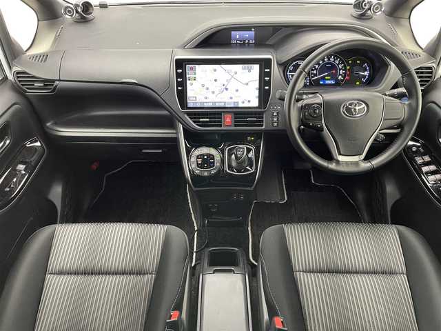 トヨタ ヴォクシー ハイブリッド ZS 煌Ⅱ 愛知県 2020(令2)年 6万km ホワイトパールクリスタルシャイン 純正１０型ナビ　フルセグＴＶ　シートヒーター　バックカメラ　ハーフレザーシート　両側パワスラ　セーフティセンス　衝突軽減装置　クルコン　車線逸脱　ＬＥＤオートライト　コーナーセンサー　フォグ　禁煙車