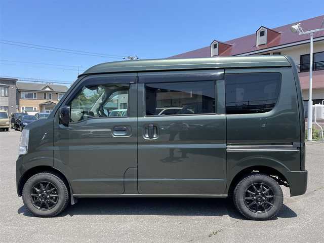 スズキ エブリイ PA リミテッド 道央・札幌 2022(令4)年 8.9万km クールカーキPM ４WD/純正HDDナビ(AM/FM/CD/DVD/BT/SD/USB)/フルセグ(走行中視聴可能)/アイドリングストップ/ドアバイザー/両側スライドドア/横滑り防止装置/レーンキープアシスト/盗難防止装置/衝突軽減ブレーキ/オートライト/オートマチックハイビーム/コーナーセンサー/純正フロアマット/ヘッドライトレベライザー/オーバーヘッドコンソール/積込夏タイヤ/　　(145/80R12 24年製 6mm)