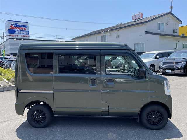 スズキ エブリイ PA リミテッド 道央・札幌 2022(令4)年 8.9万km クールカーキPM ４WD/純正HDDナビ(AM/FM/CD/DVD/BT/SD/USB)/フルセグ(走行中視聴可能)/アイドリングストップ/ドアバイザー/両側スライドドア/横滑り防止装置/レーンキープアシスト/盗難防止装置/衝突軽減ブレーキ/オートライト/オートマチックハイビーム/コーナーセンサー/純正フロアマット/ヘッドライトレベライザー/オーバーヘッドコンソール/積込夏タイヤ/　　(145/80R12 24年製 6mm)