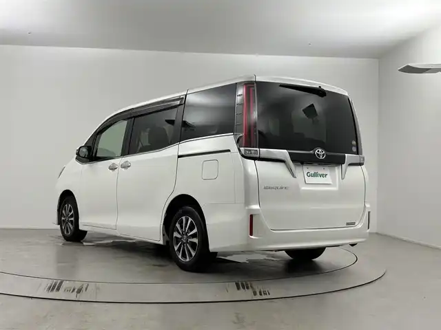 トヨタ エスクァイア Xi 埼玉県 2019(平31)年 5.2万km ホワイトパールクリスタルシャイン 純正ＳＤナビ/NSZT-W68T/　地図SDない為動作未確認/Bluetooth/CD/フルセグ/バックカメラ/片側パワースライドドア/クルーズコントロール/ビルドインETC/レーンキープアシスト/スマートキー/プッシュスタート/取扱説明書