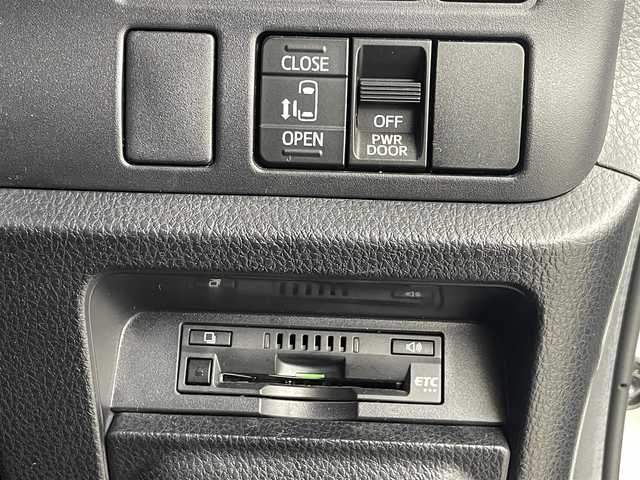 トヨタ エスクァイア Xi 埼玉県 2019(平31)年 5.2万km ホワイトパールクリスタルシャイン 純正ＳＤナビ/NSZT-W68T/　地図SDない為動作未確認/Bluetooth/CD/フルセグ/バックカメラ/片側パワースライドドア/クルーズコントロール/ビルドインETC/レーンキープアシスト/スマートキー/プッシュスタート/取扱説明書