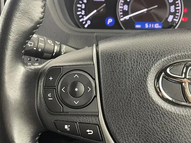 トヨタ エスクァイア Xi 埼玉県 2019(平31)年 5.2万km ホワイトパールクリスタルシャイン 純正ＳＤナビ/NSZT-W68T/　地図SDない為動作未確認/Bluetooth/CD/フルセグ/バックカメラ/片側パワースライドドア/クルーズコントロール/ビルドインETC/レーンキープアシスト/スマートキー/プッシュスタート/取扱説明書
