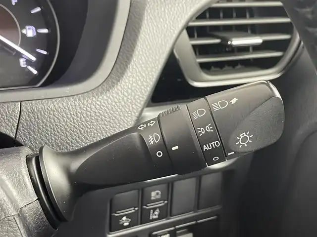 トヨタ エスクァイア Xi 埼玉県 2019(平31)年 5.2万km ホワイトパールクリスタルシャイン 純正ＳＤナビ/NSZT-W68T/　地図SDない為動作未確認/Bluetooth/CD/フルセグ/バックカメラ/片側パワースライドドア/クルーズコントロール/ビルドインETC/レーンキープアシスト/スマートキー/プッシュスタート/取扱説明書