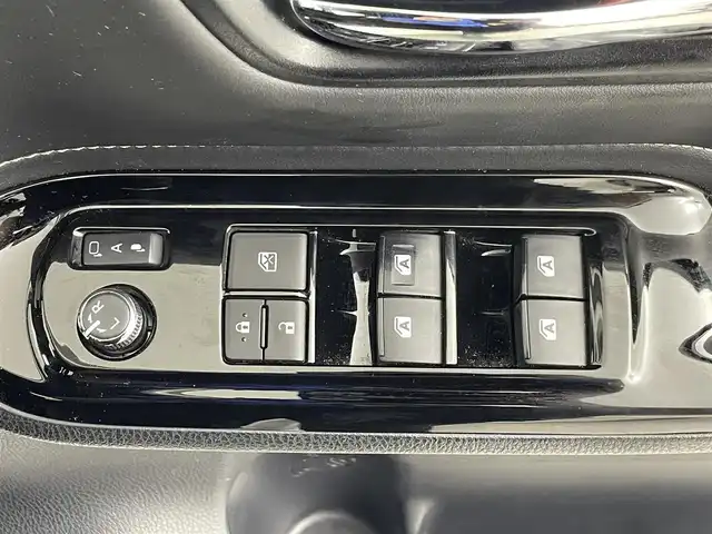 トヨタ エスクァイア Xi 埼玉県 2019(平31)年 5.2万km ホワイトパールクリスタルシャイン 純正ＳＤナビ/NSZT-W68T/　地図SDない為動作未確認/Bluetooth/CD/フルセグ/バックカメラ/片側パワースライドドア/クルーズコントロール/ビルドインETC/レーンキープアシスト/スマートキー/プッシュスタート/取扱説明書