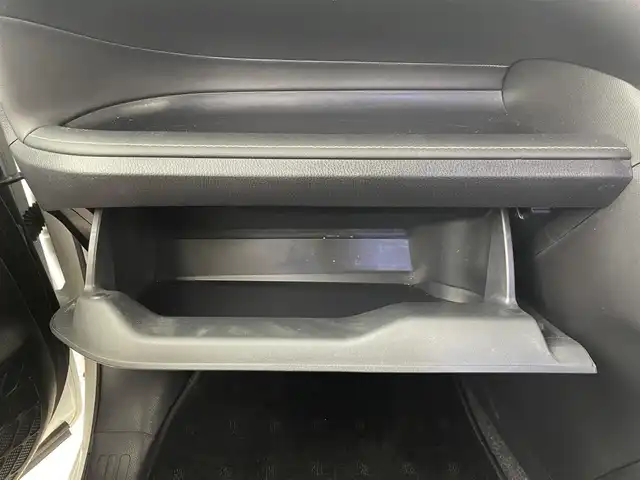 トヨタ エスクァイア Xi 埼玉県 2019(平31)年 5.2万km ホワイトパールクリスタルシャイン 純正ＳＤナビ/NSZT-W68T/　地図SDない為動作未確認/Bluetooth/CD/フルセグ/バックカメラ/片側パワースライドドア/クルーズコントロール/ビルドインETC/レーンキープアシスト/スマートキー/プッシュスタート/取扱説明書