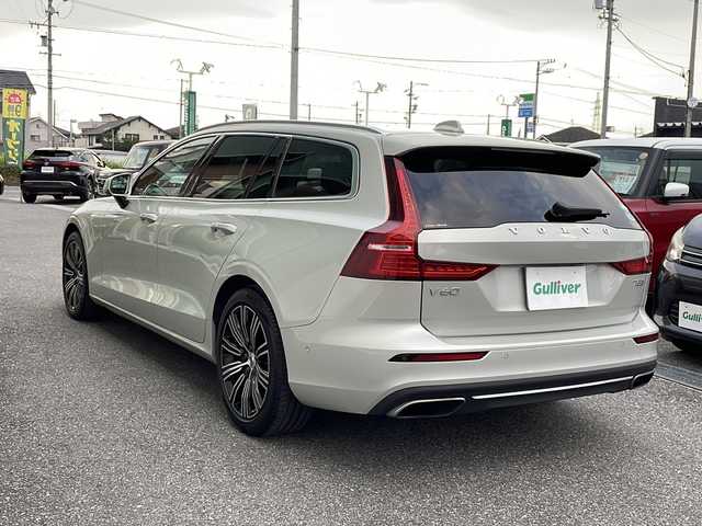 ボルボ Ｖ６０ T5 インスクリプション 岐阜県 2019(平31)年 6.4万km ベージュ /ワンオーナー//純正メモリナビ/(Bluetooth/TV/AppleCarPlay/AndroidAuto）//レーンキープエイド//ロードサインインフォメーション//ドライバーアラート//パーキングアシスト//クロストラフィックアラート//車間警告//ブラインドスポットモニター//アクティブペンディントライト//衝突回避//追従式クルーズコントロール//ヘッドアップディスプレイ//デジタルインナーミラー//ドライブレコーダー(全方位録画)//パワーバックドア//黒革シート//前席パワーシート//前席エアシート//全席シートヒーター//全方位カメラ//ETC//プッシュノブ//LEDヘッドランプ//LEDフォグランプ//スマートキー//純正マット//純正バイザー