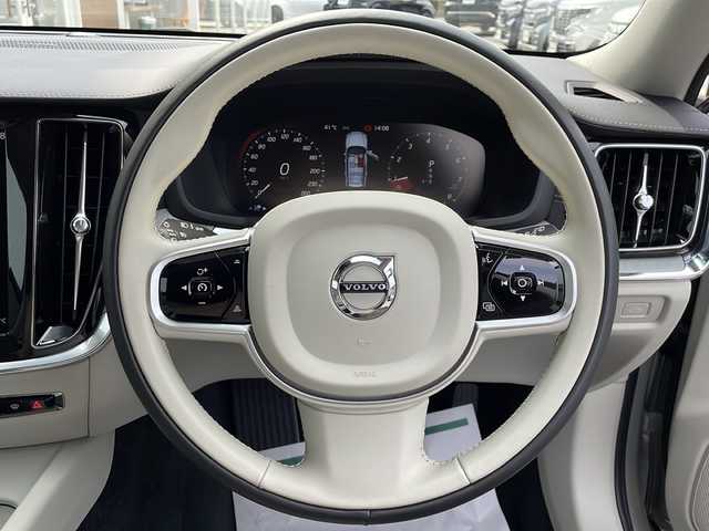 ボルボ Ｖ６０ T5 インスクリプション 岐阜県 2019(平31)年 6.4万km ベージュ /ワンオーナー//純正メモリナビ/(Bluetooth/TV/AppleCarPlay/AndroidAuto）//レーンキープエイド//ロードサインインフォメーション//ドライバーアラート//パーキングアシスト//クロストラフィックアラート//車間警告//ブラインドスポットモニター//アクティブペンディントライト//衝突回避//追従式クルーズコントロール//ヘッドアップディスプレイ//デジタルインナーミラー//ドライブレコーダー(全方位録画)//パワーバックドア//黒革シート//前席パワーシート//前席エアシート//全席シートヒーター//全方位カメラ//ETC//プッシュノブ//LEDヘッドランプ//LEDフォグランプ//スマートキー//純正マット//純正バイザー