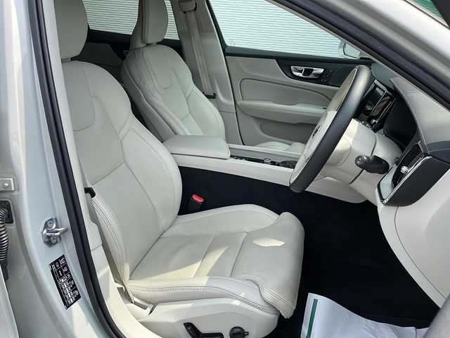 ボルボ Ｖ６０ T5 インスクリプション 岐阜県 2019(平31)年 6.4万km ベージュ /ワンオーナー//純正メモリナビ/(Bluetooth/TV/AppleCarPlay/AndroidAuto）//レーンキープエイド//ロードサインインフォメーション//ドライバーアラート//パーキングアシスト//クロストラフィックアラート//車間警告//ブラインドスポットモニター//アクティブペンディントライト//衝突回避//追従式クルーズコントロール//ヘッドアップディスプレイ//デジタルインナーミラー//ドライブレコーダー(全方位録画)//パワーバックドア//黒革シート//前席パワーシート//前席エアシート//全席シートヒーター//全方位カメラ//ETC//プッシュノブ//LEDヘッドランプ//LEDフォグランプ//スマートキー//純正マット//純正バイザー