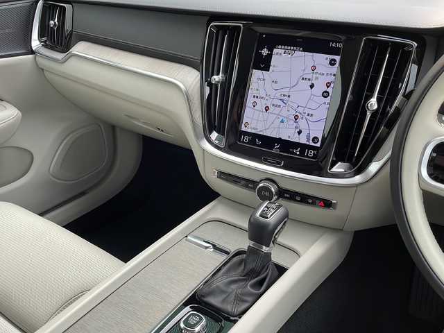ボルボ Ｖ６０ T5 インスクリプション 岐阜県 2019(平31)年 6.4万km ベージュ /ワンオーナー//純正メモリナビ/(Bluetooth/TV/AppleCarPlay/AndroidAuto）//レーンキープエイド//ロードサインインフォメーション//ドライバーアラート//パーキングアシスト//クロストラフィックアラート//車間警告//ブラインドスポットモニター//アクティブペンディントライト//衝突回避//追従式クルーズコントロール//ヘッドアップディスプレイ//デジタルインナーミラー//ドライブレコーダー(全方位録画)//パワーバックドア//黒革シート//前席パワーシート//前席エアシート//全席シートヒーター//全方位カメラ//ETC//プッシュノブ//LEDヘッドランプ//LEDフォグランプ//スマートキー//純正マット//純正バイザー
