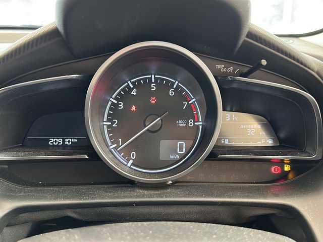 マツダ マツダ２ 15スポルト 岐阜県 2023(令5)年 2.1万km スノーフレイクホワイトパールマイカ アイアクティブセンス/車線逸脱警報/ブラインドスポットモニター/レーダークルーズコントロール/マツダコネクト/フルセグTV/Bluetooth/全周囲カメラ/ビルトインETC/前後ドライブレコーダー/ルーフカーボン調ラッピング/社外シフトノブ/アイドリングストップ