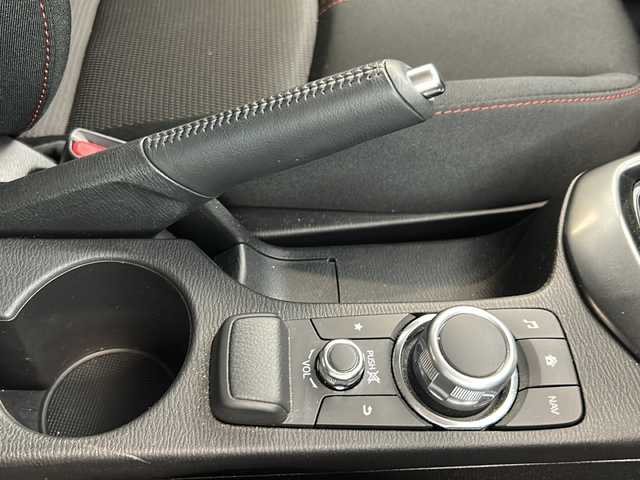 マツダ マツダ２ 15スポルト 岐阜県 2023(令5)年 2.1万km スノーフレイクホワイトパールマイカ アイアクティブセンス/車線逸脱警報/ブラインドスポットモニター/レーダークルーズコントロール/マツダコネクト/フルセグTV/Bluetooth/全周囲カメラ/ビルトインETC/前後ドライブレコーダー/ルーフカーボン調ラッピング/社外シフトノブ/アイドリングストップ