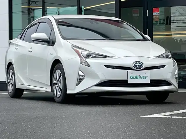 トヨタ プリウス A 鹿児島県 2016(平28)年 4.2万km ホワイトパールクリスタルシャイン セーフティセンスP/純正メモリナビ/　　CD/DVD/MSV/フルセグTV/バックカメラ/追従機能付きクルーズコントロール/LEDオートライト/LEDフォグランプ/ブラインドスポットモニター/インテリジェントクリアランスソナー/シンプルインテリジェントパーキングアシスト/純正15インチアルミホイール/ヘッドアップディスプレイ/シートリフター/カップ付きアームレスト/オートワイパー/6スピーカースマートキーキー