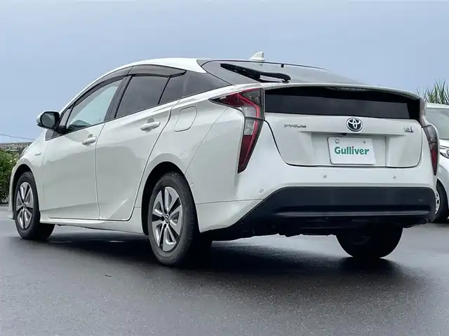 トヨタ プリウス A 鹿児島県 2016(平28)年 4.2万km ホワイトパールクリスタルシャイン セーフティセンスP/純正メモリナビ/　　CD/DVD/MSV/フルセグTV/バックカメラ/追従機能付きクルーズコントロール/LEDオートライト/LEDフォグランプ/ブラインドスポットモニター/インテリジェントクリアランスソナー/シンプルインテリジェントパーキングアシスト/純正15インチアルミホイール/ヘッドアップディスプレイ/シートリフター/カップ付きアームレスト/オートワイパー/6スピーカースマートキーキー