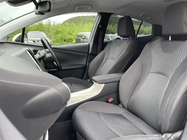 トヨタ プリウス A 鹿児島県 2016(平28)年 4.2万km ホワイトパールクリスタルシャイン セーフティセンスP/純正メモリナビ/　　CD/DVD/MSV/フルセグTV/バックカメラ/追従機能付きクルーズコントロール/LEDオートライト/LEDフォグランプ/ブラインドスポットモニター/インテリジェントクリアランスソナー/シンプルインテリジェントパーキングアシスト/純正15インチアルミホイール/ヘッドアップディスプレイ/シートリフター/カップ付きアームレスト/オートワイパー/6スピーカースマートキーキー