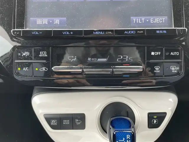 トヨタ プリウス A 鹿児島県 2016(平28)年 4.2万km ホワイトパールクリスタルシャイン セーフティセンスP/純正メモリナビ/　　CD/DVD/MSV/フルセグTV/バックカメラ/追従機能付きクルーズコントロール/LEDオートライト/LEDフォグランプ/ブラインドスポットモニター/インテリジェントクリアランスソナー/シンプルインテリジェントパーキングアシスト/純正15インチアルミホイール/ヘッドアップディスプレイ/シートリフター/カップ付きアームレスト/オートワイパー/6スピーカースマートキーキー