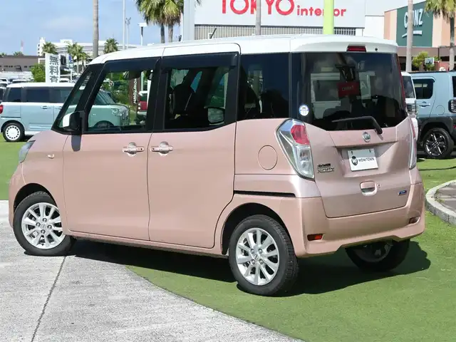 日産 デイズ ルークス X Vセレクション 千葉県 2016(平28)年 6.9万km シルキーホワイトP/シルキーローズM エマージェンシーブレーキ/両側パワースライドドア/純正SDナビ/地デジTV/【DVD/CD再生機能　Bluetooth接続】/アラウンドビューモニター/革巻きステアリング/ETC/純正14インチアルミホイル/インテリジェントキー