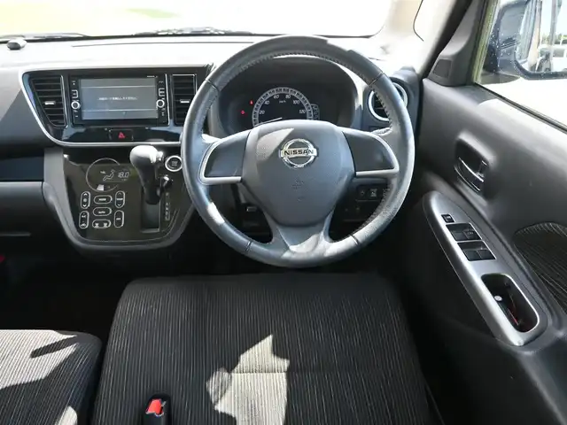 日産 デイズ ルークス X Vセレクション 千葉県 2016(平28)年 6.9万km シルキーホワイトP/シルキーローズM エマージェンシーブレーキ/両側パワースライドドア/純正SDナビ/地デジTV/【DVD/CD再生機能　Bluetooth接続】/アラウンドビューモニター/革巻きステアリング/ETC/純正14インチアルミホイル/インテリジェントキー