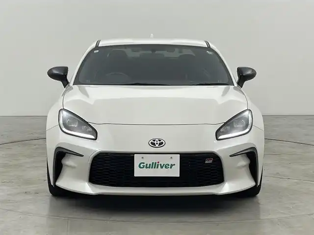 トヨタ ＧＲ８６ RZ 福岡県 2023(令5)年 0.8万km クリスタルホワイトパール 純正９型ナビ／フルセグＴＶ　/ＥＴＣ　/前方ドライブレコーダー　/レーダークルーズコントロール　/コーナーセンサー　/衝突軽減ブレーキ　/レーンキープ　/ＢＳＭ　/ＰＫＳＢ　/パドルシフト　/シートヒーター　/純正１８インチＡＷ