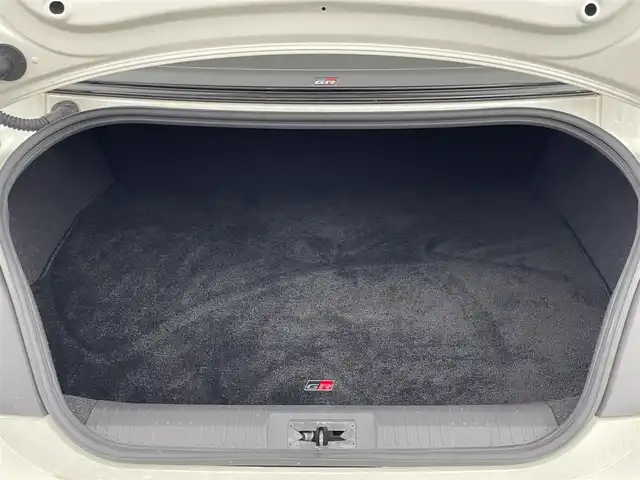 トヨタ ＧＲ８６ RZ 福岡県 2023(令5)年 0.8万km クリスタルホワイトパール 純正９型ナビ／フルセグＴＶ　/ＥＴＣ　/前方ドライブレコーダー　/レーダークルーズコントロール　/コーナーセンサー　/衝突軽減ブレーキ　/レーンキープ　/ＢＳＭ　/ＰＫＳＢ　/パドルシフト　/シートヒーター　/純正１８インチＡＷ